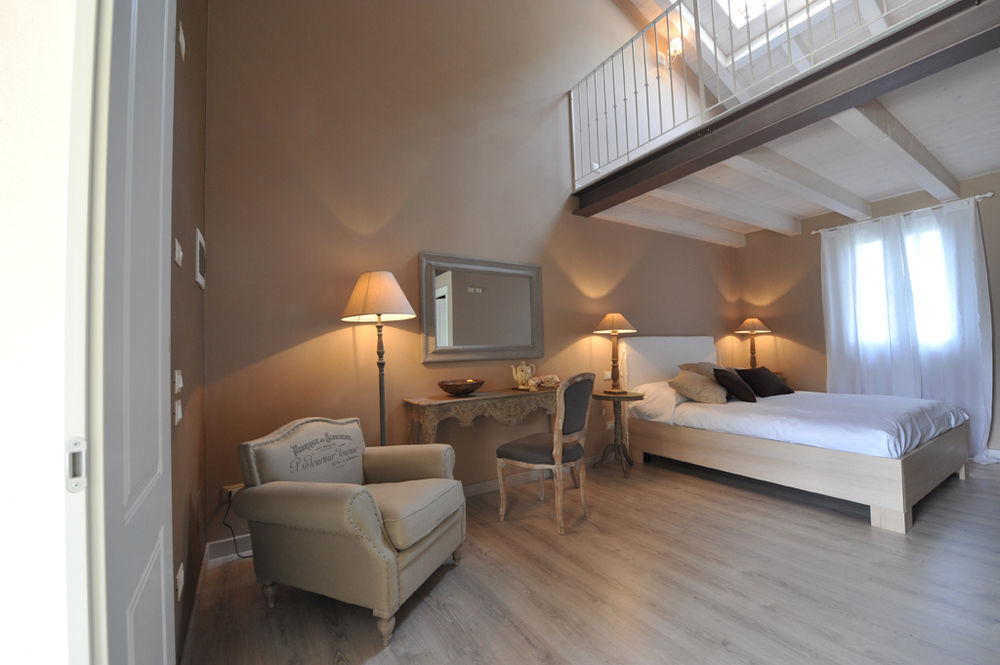 A Casa Di Delia B&B Charming House Сант-Элена-ди-Силея Экстерьер фото
